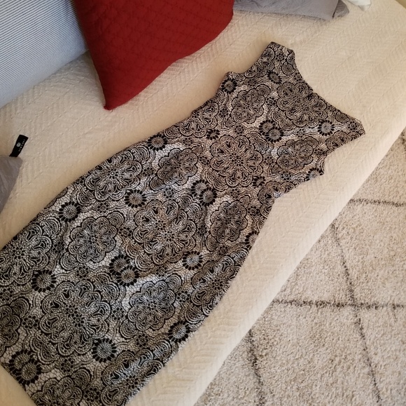 Sexy & Chic Maggy London Sheath Dress - Picture 4 of 4